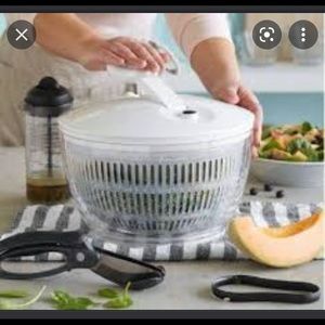 Pampered Chef Salad & Barry Spinner with Lid